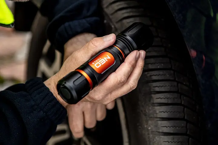 Pilli el feneri 6 x AA 1500 lm CREE XHP50.2 LED